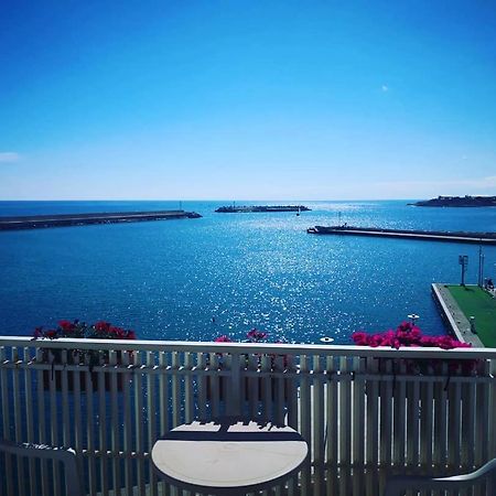 B&B La Baia Sea Rooms Bisceglie Bagian luar foto