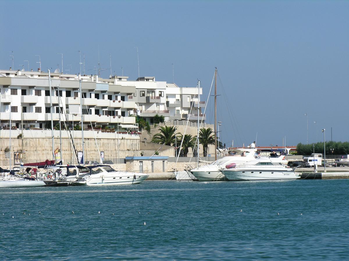 B&B La Baia Sea Rooms Bisceglie Bagian luar foto