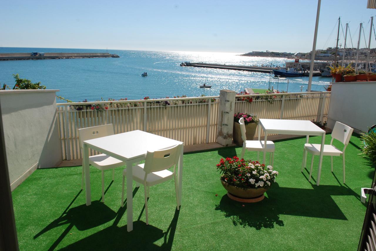 B&B La Baia Sea Rooms Bisceglie Bagian luar foto