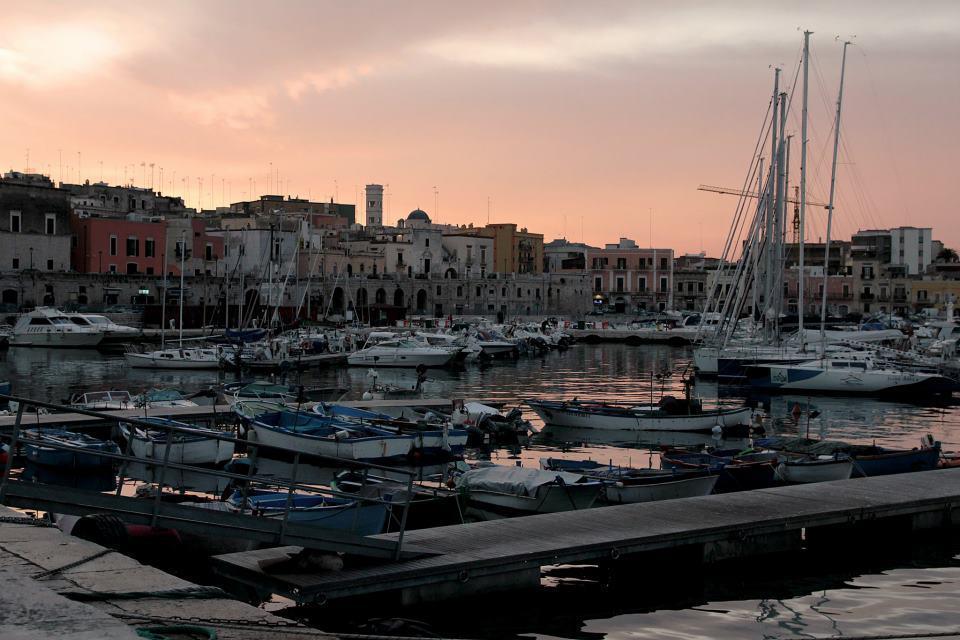 B&B La Baia Sea Rooms Bisceglie Bagian luar foto