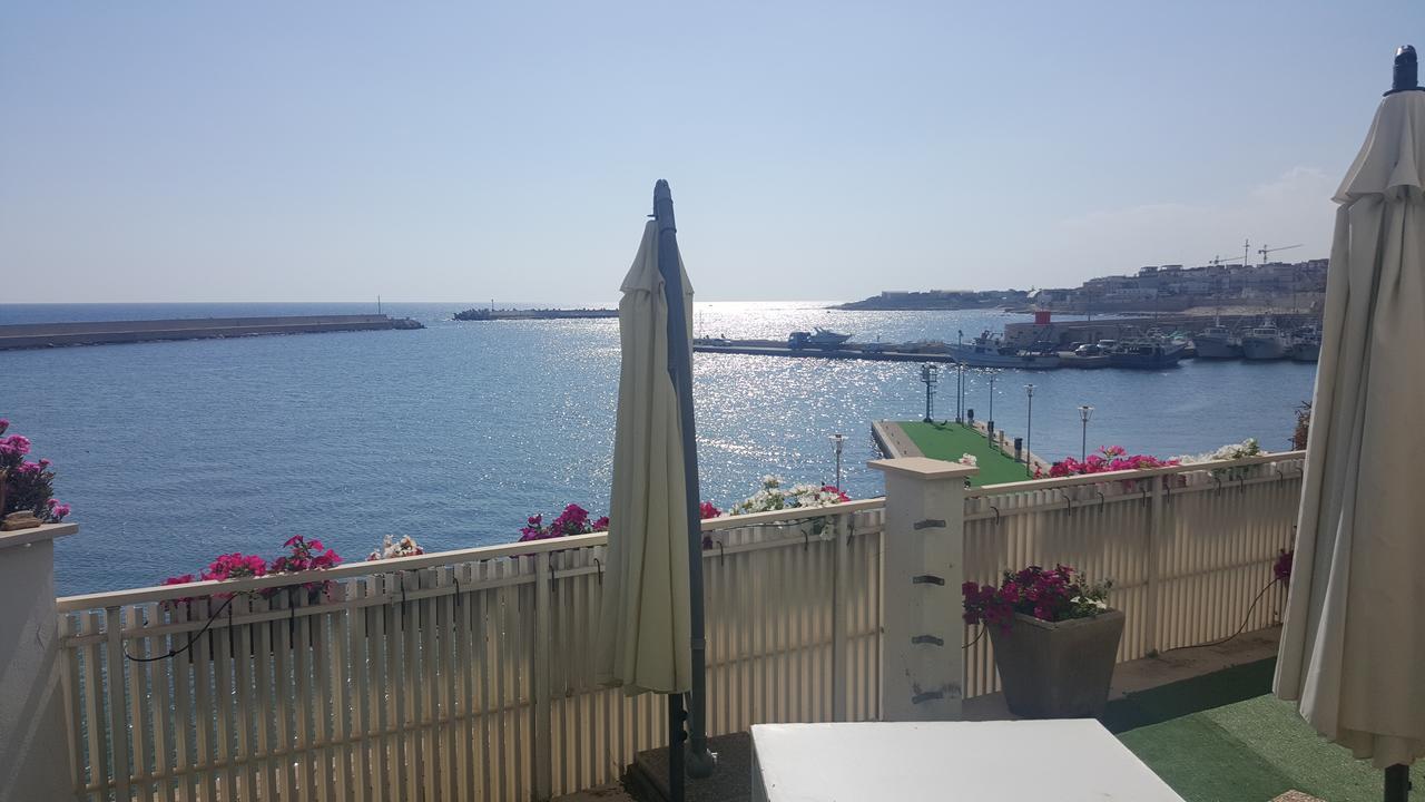 B&B La Baia Sea Rooms Bisceglie Bagian luar foto