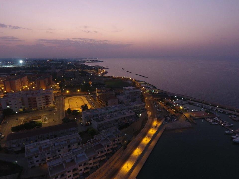 B&B La Baia Sea Rooms Bisceglie Bagian luar foto