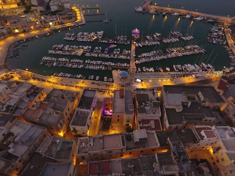 B&B La Baia Sea Rooms Bisceglie Bagian luar foto
