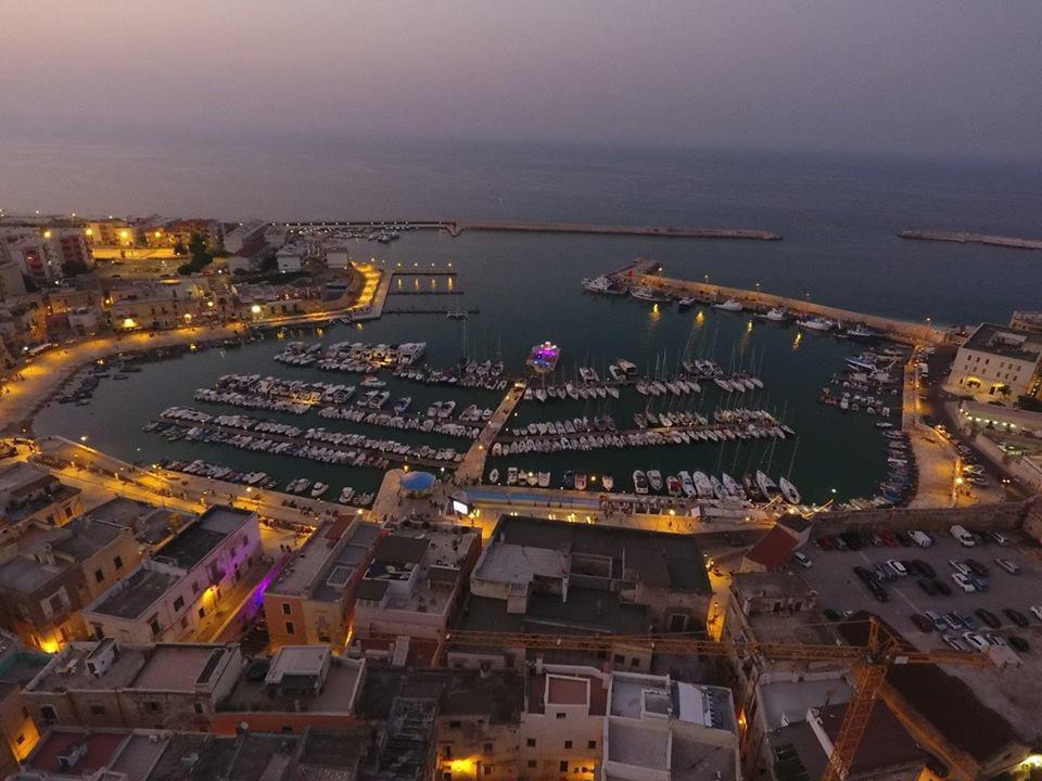 B&B La Baia Sea Rooms Bisceglie Bagian luar foto
