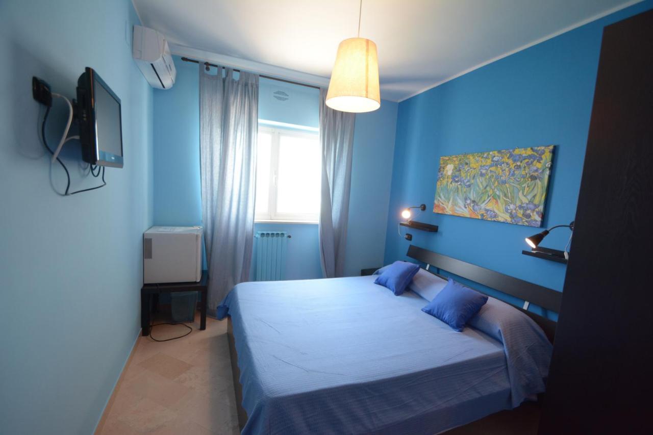 B&B La Baia Sea Rooms Bisceglie Bagian luar foto