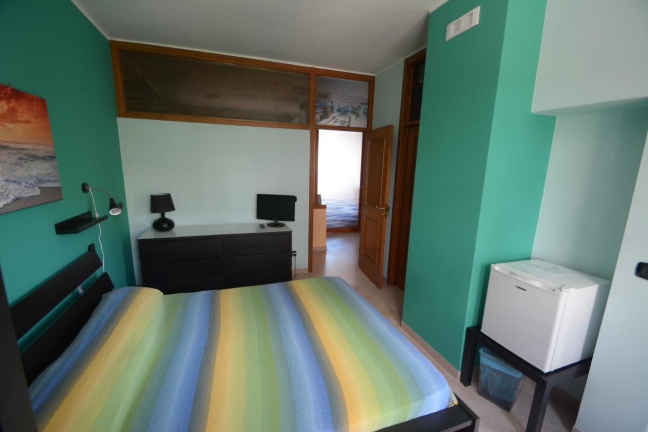 B&B La Baia Sea Rooms Bisceglie Bagian luar foto