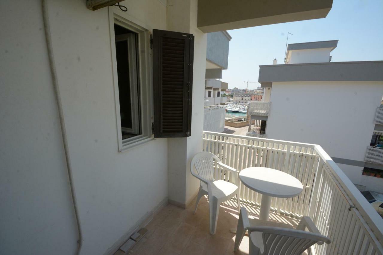 B&B La Baia Sea Rooms Bisceglie Bagian luar foto